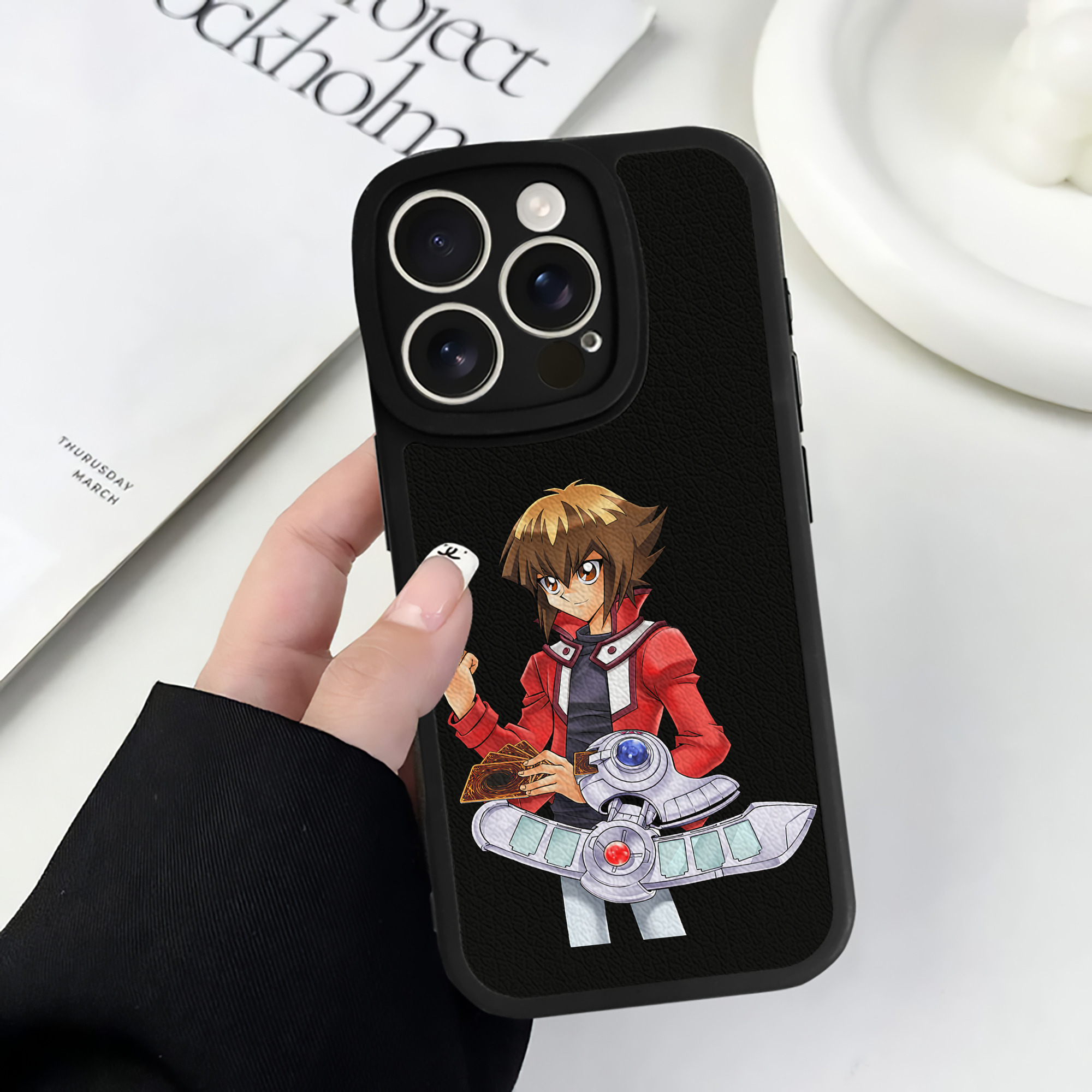 （画像用） 遊☆戯☆王 Yu-Gi-Oh! 【iPhone 16シリーズ対応】シリコンスマホケース（レザー調） 材質：シリコン